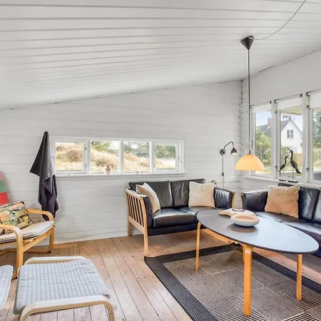 Heinke - 2km From The Sea By Interhome Nyaraló